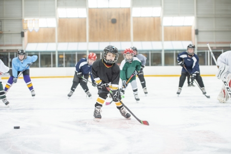 children playing hockey